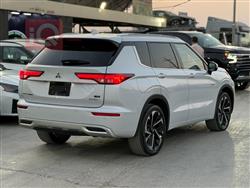 ميتسوبيشي اوتلاندر